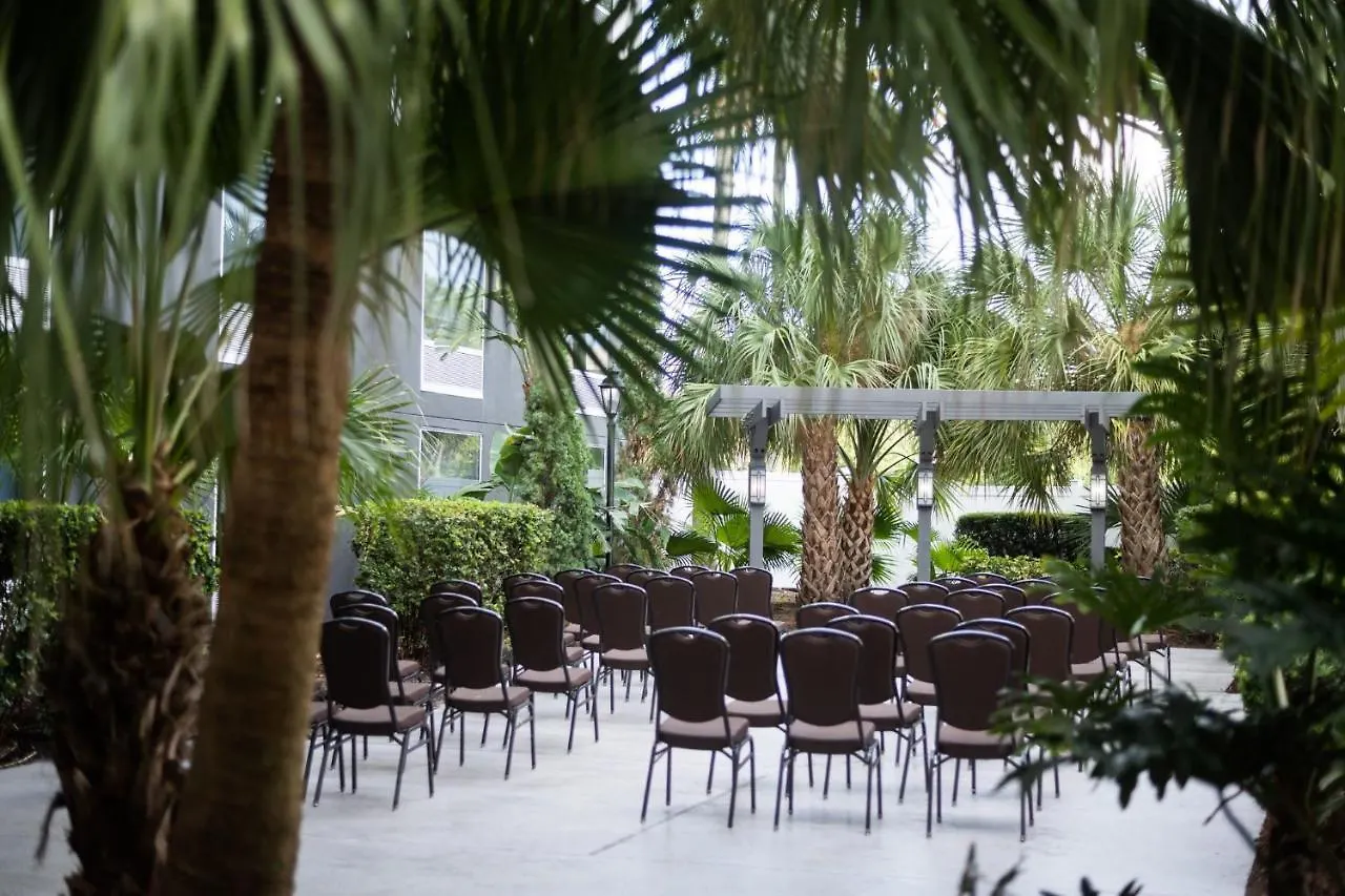 Resort & Across From Universal By Ihg Orlando