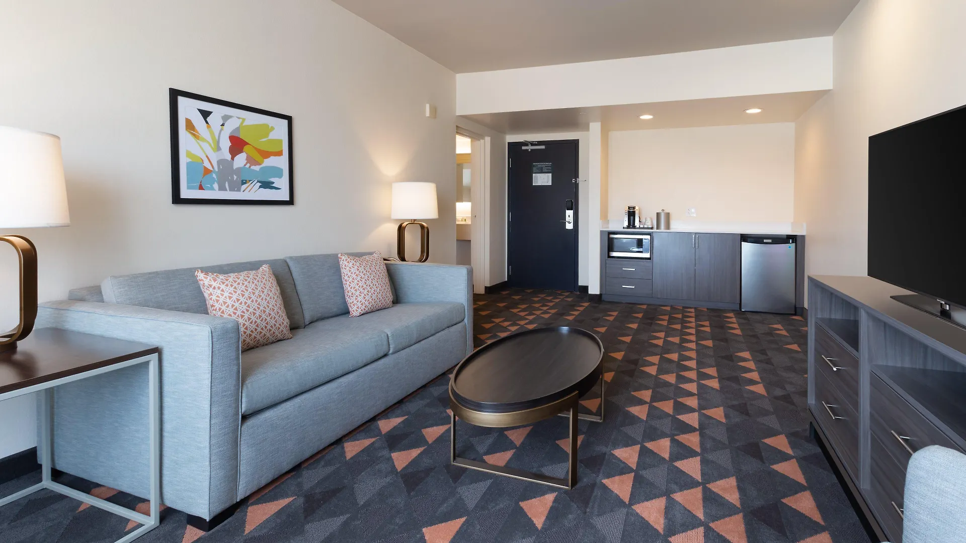 Resort & Across From Universal By Ihg Orlando