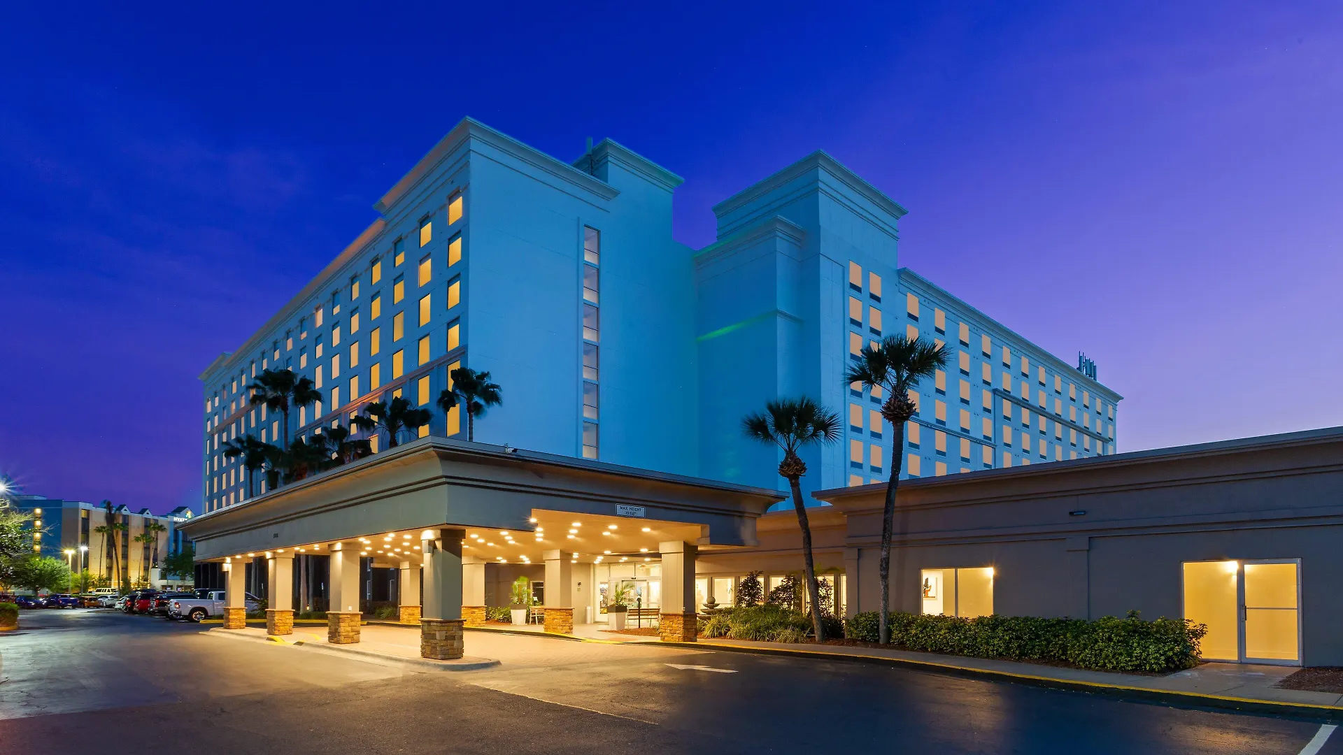 Resort & Across From Universal By Ihg