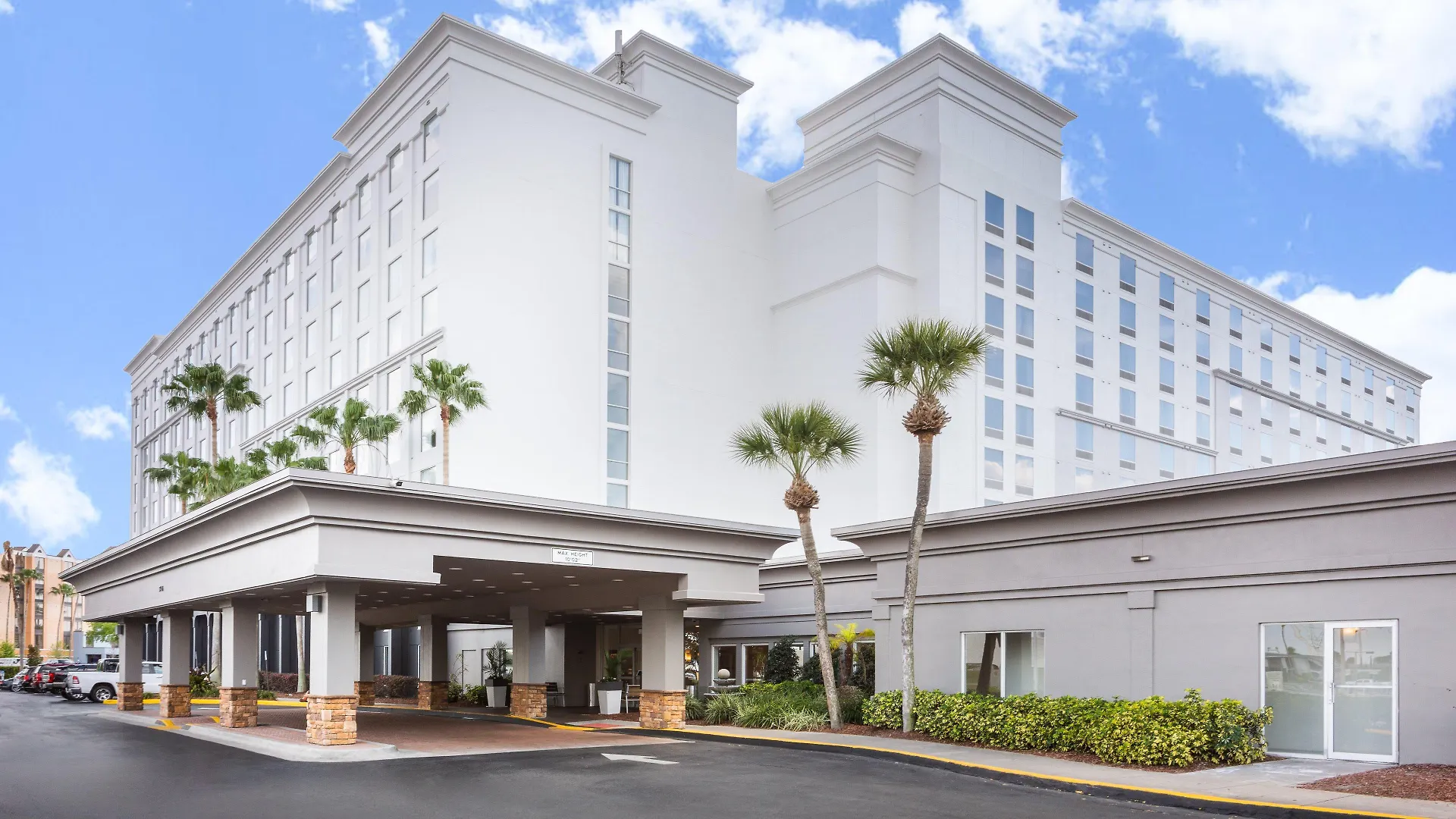 & Across From Universal By Ihg Resort