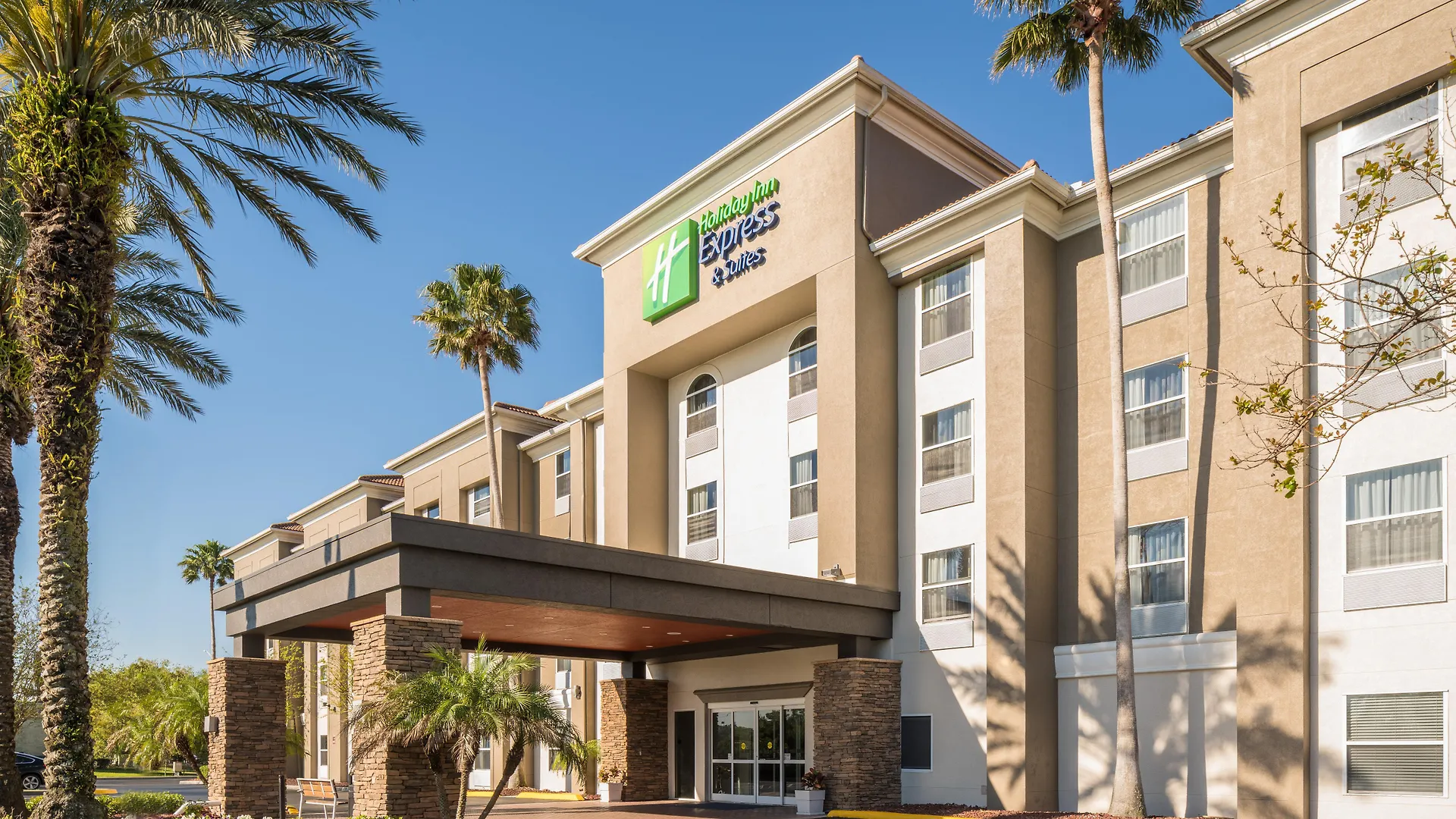 Holiday Express & International Airport By Ihg
