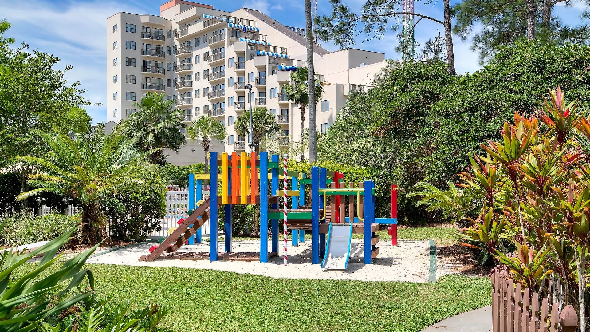 Hotel Enclave Suites, A Staysky & Near Universal 3*
