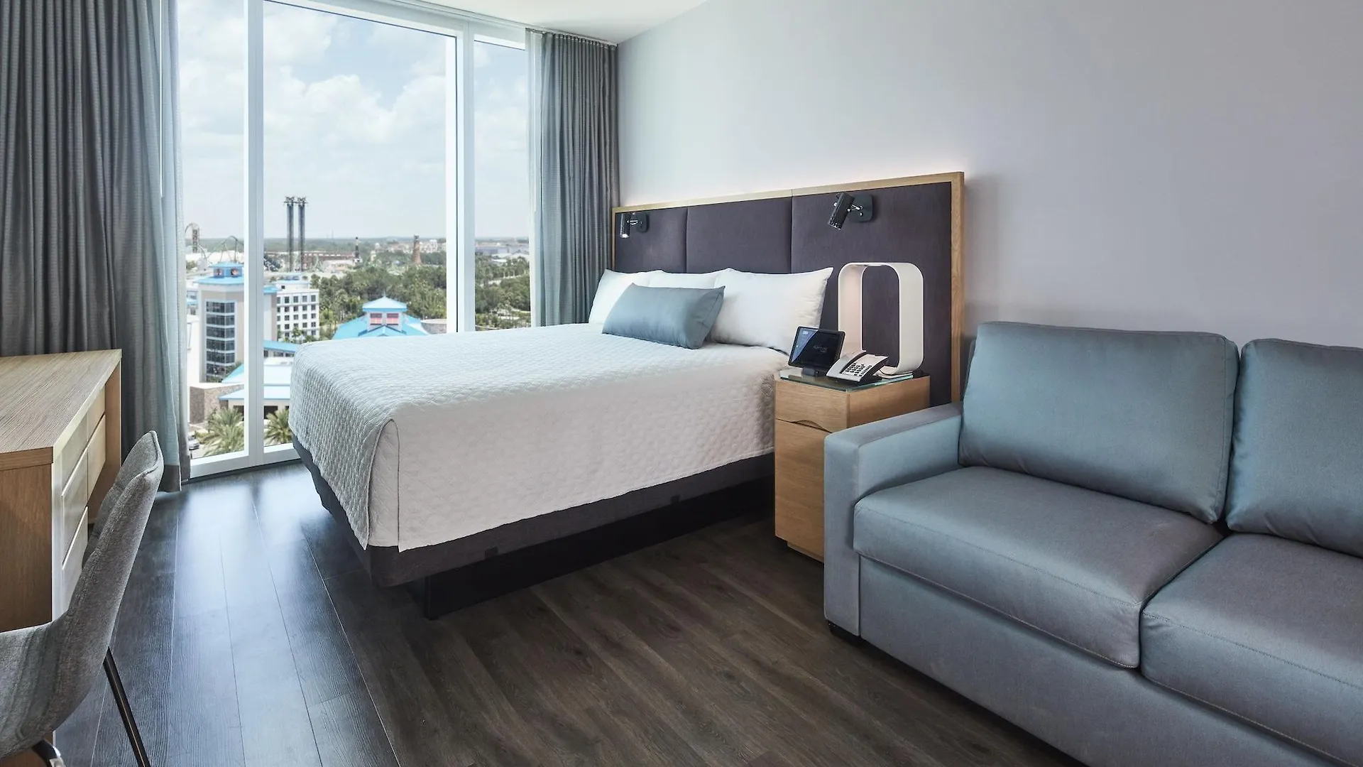 Universal's Aventura 3*