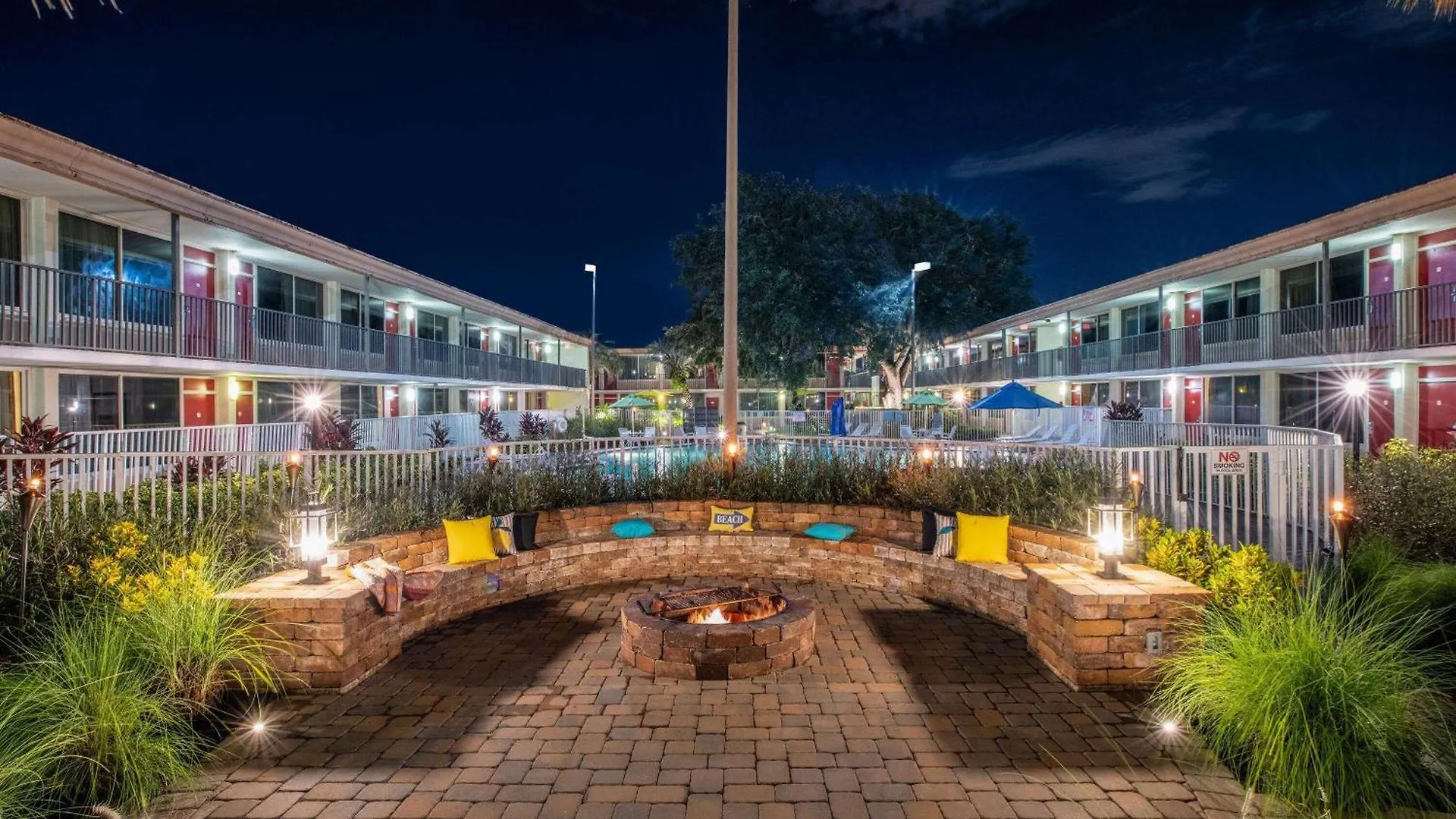 Hotel Ramada By Wyndham Kissimmee Gateway - Free Theme Park Shuttle