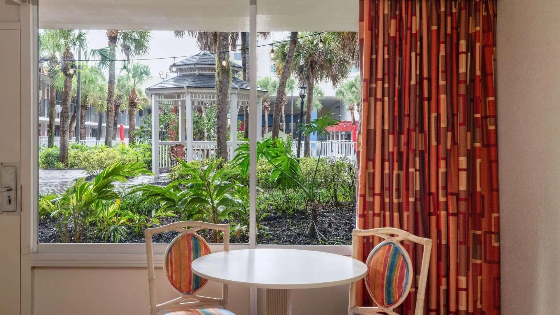 Ramada By Wyndham Kissimmee Gateway - Free Theme Park Shuttle Hotel Four Corners