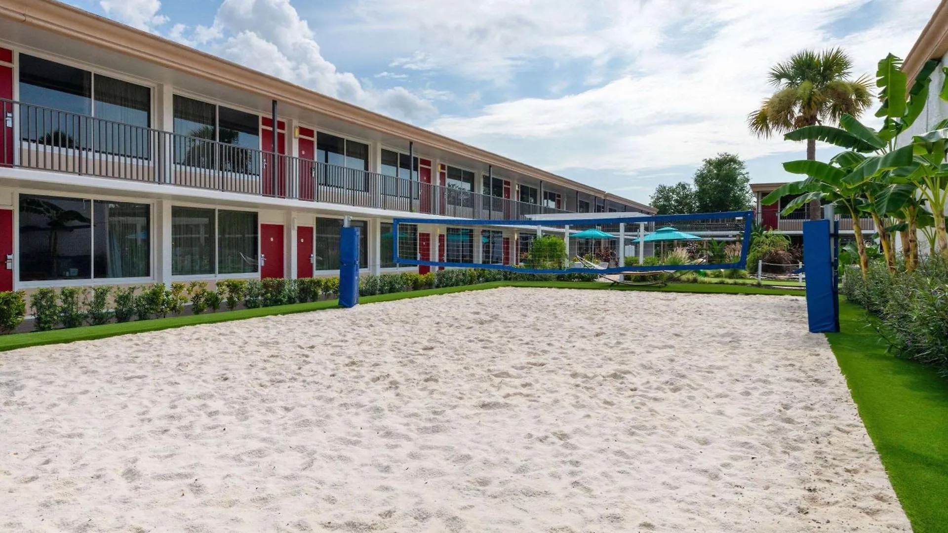 Ramada By Wyndham Kissimmee Gateway - Free Theme Park Shuttle Hotel