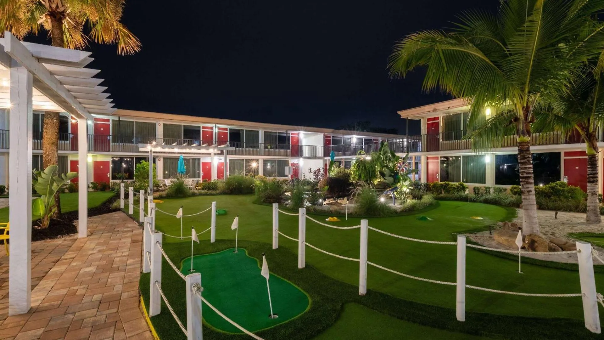 Hotel Ramada By Wyndham Kissimmee Gateway - Free Theme Park Shuttle