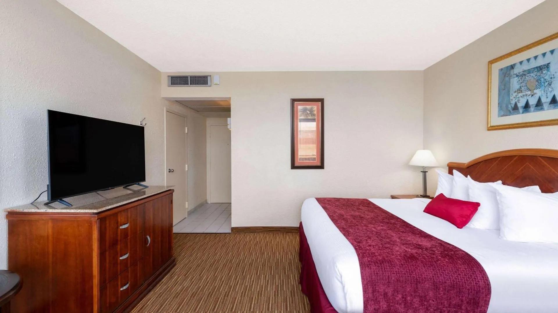 Ramada By Wyndham Kissimmee Gateway - Free Theme Park Shuttle Four Corners