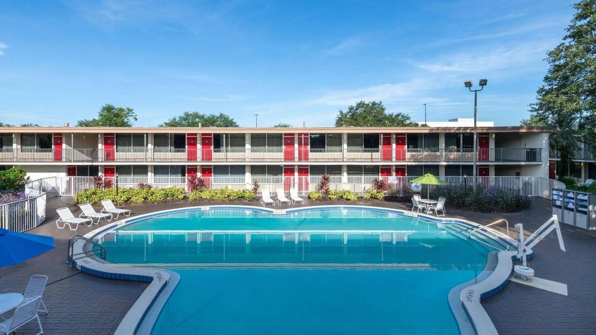Ramada By Wyndham Kissimmee Gateway - Free Theme Park Shuttle Hotel 3*