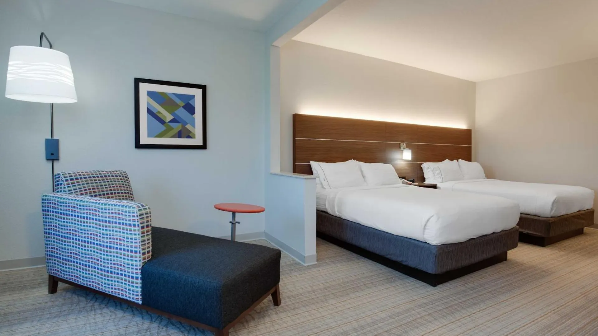Holiday Express & International Airport By Ihg