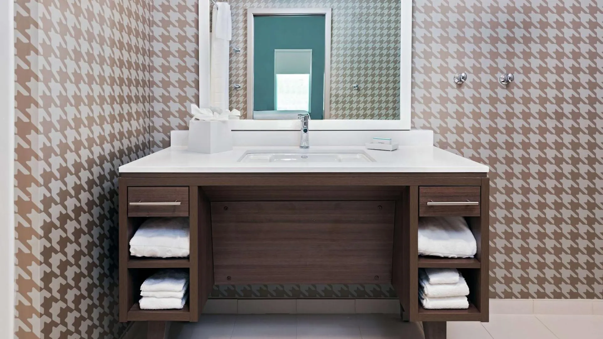 Home2 By Hilton Near Universal Hotel 3*