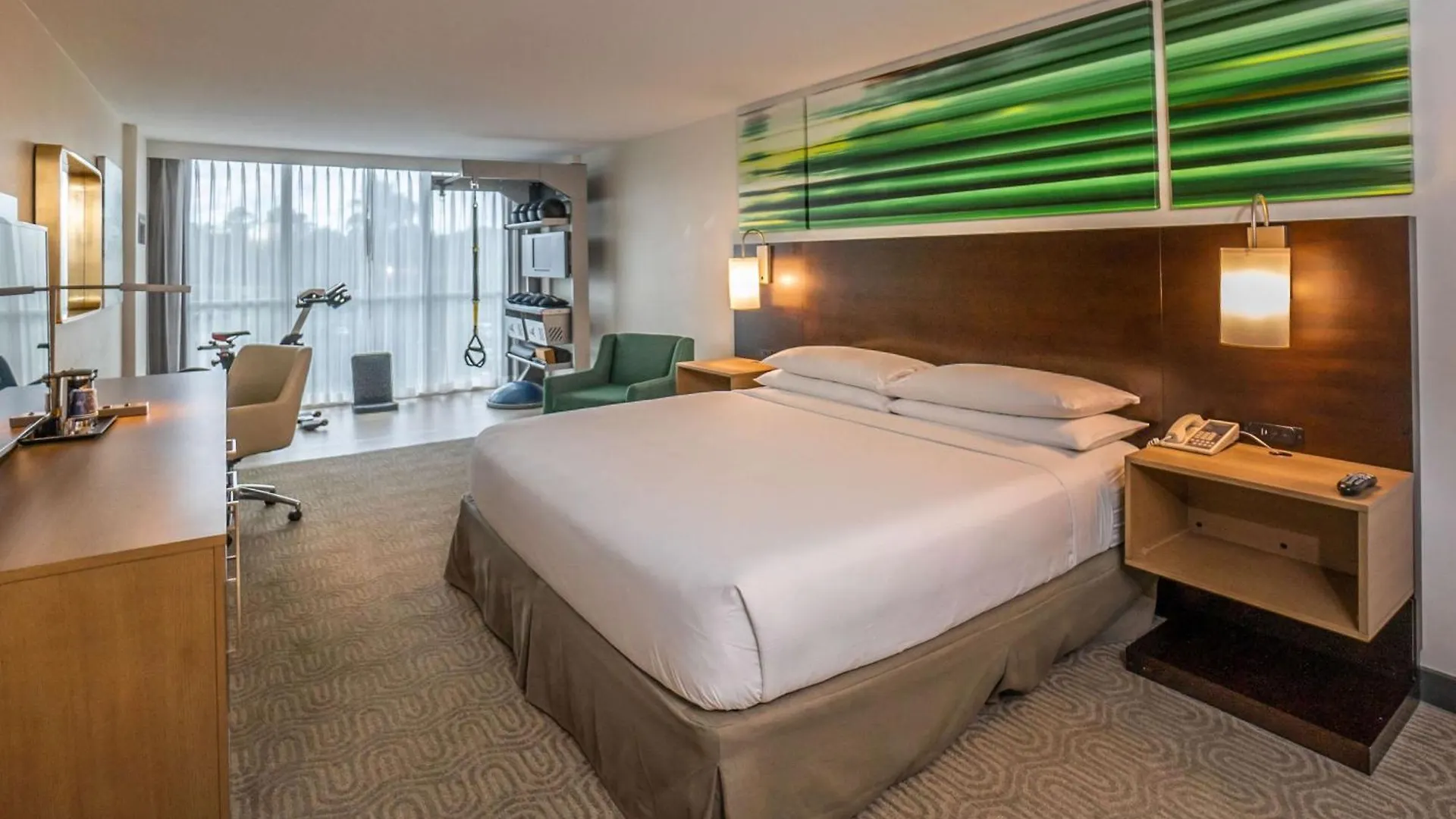 Doubletree By Hilton At The Entrance To Universal Hotel Orlando