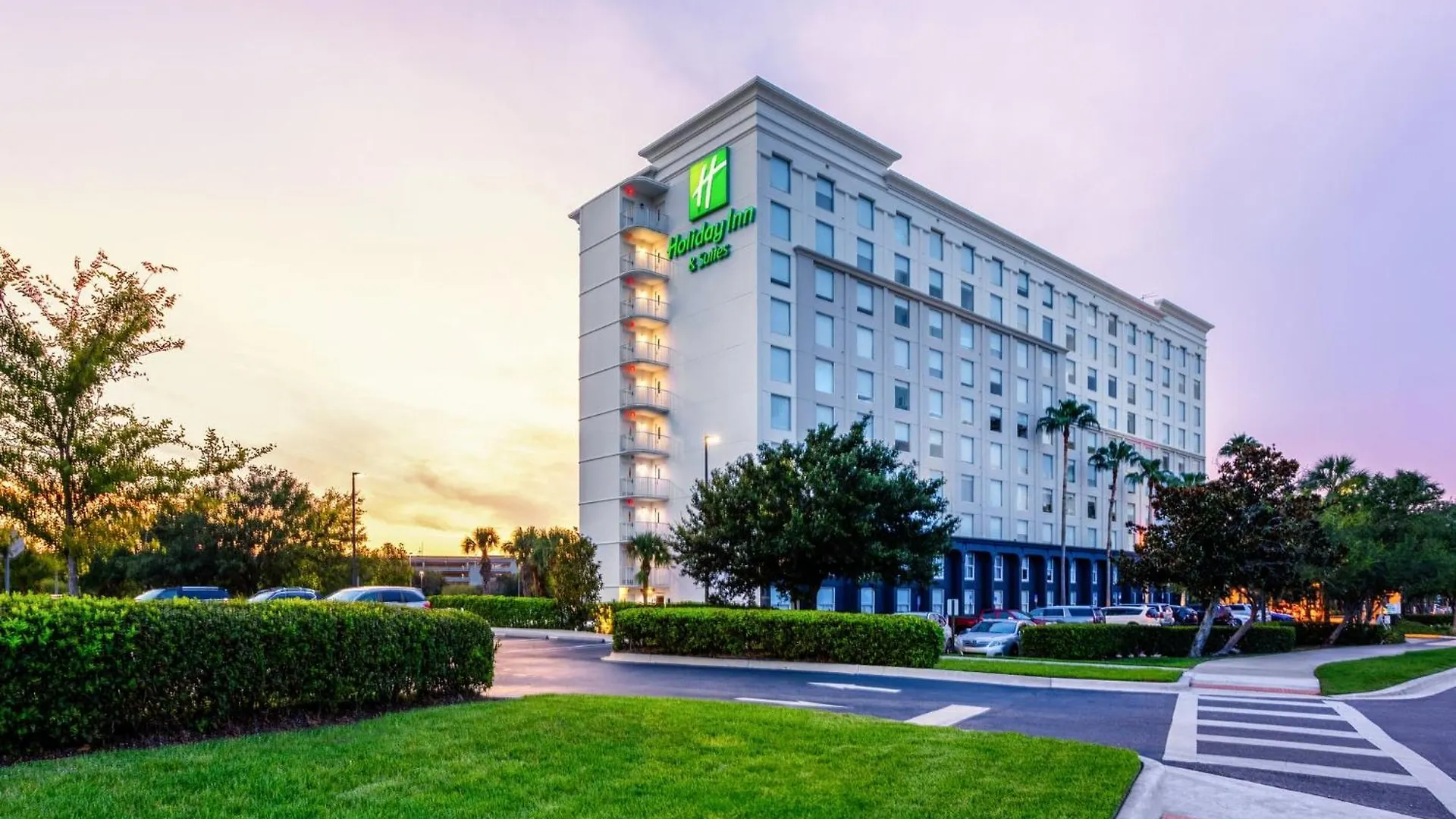 & Across From Universal By Ihg Resort
