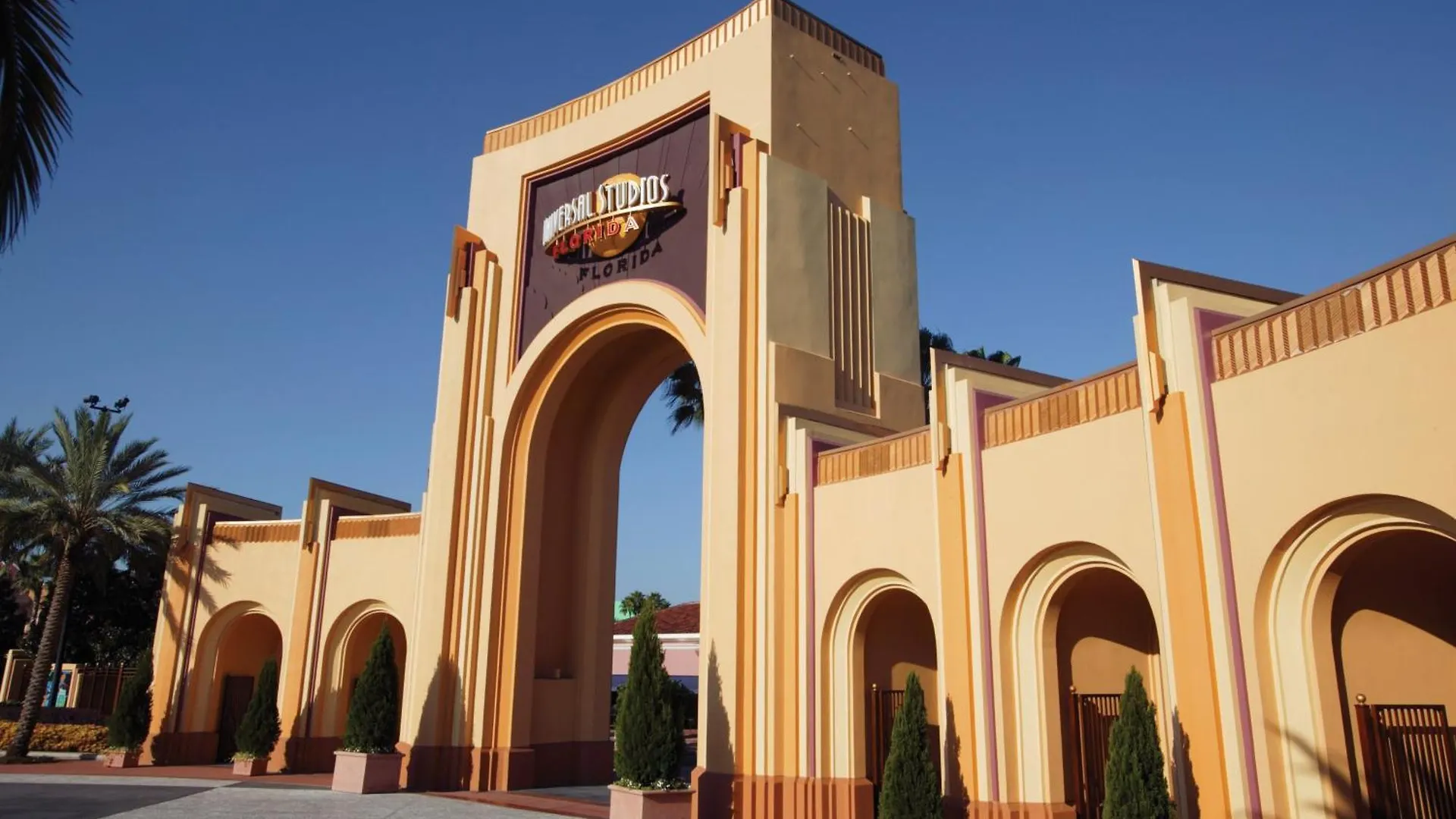 & Across From Universal By Ihg Orlando