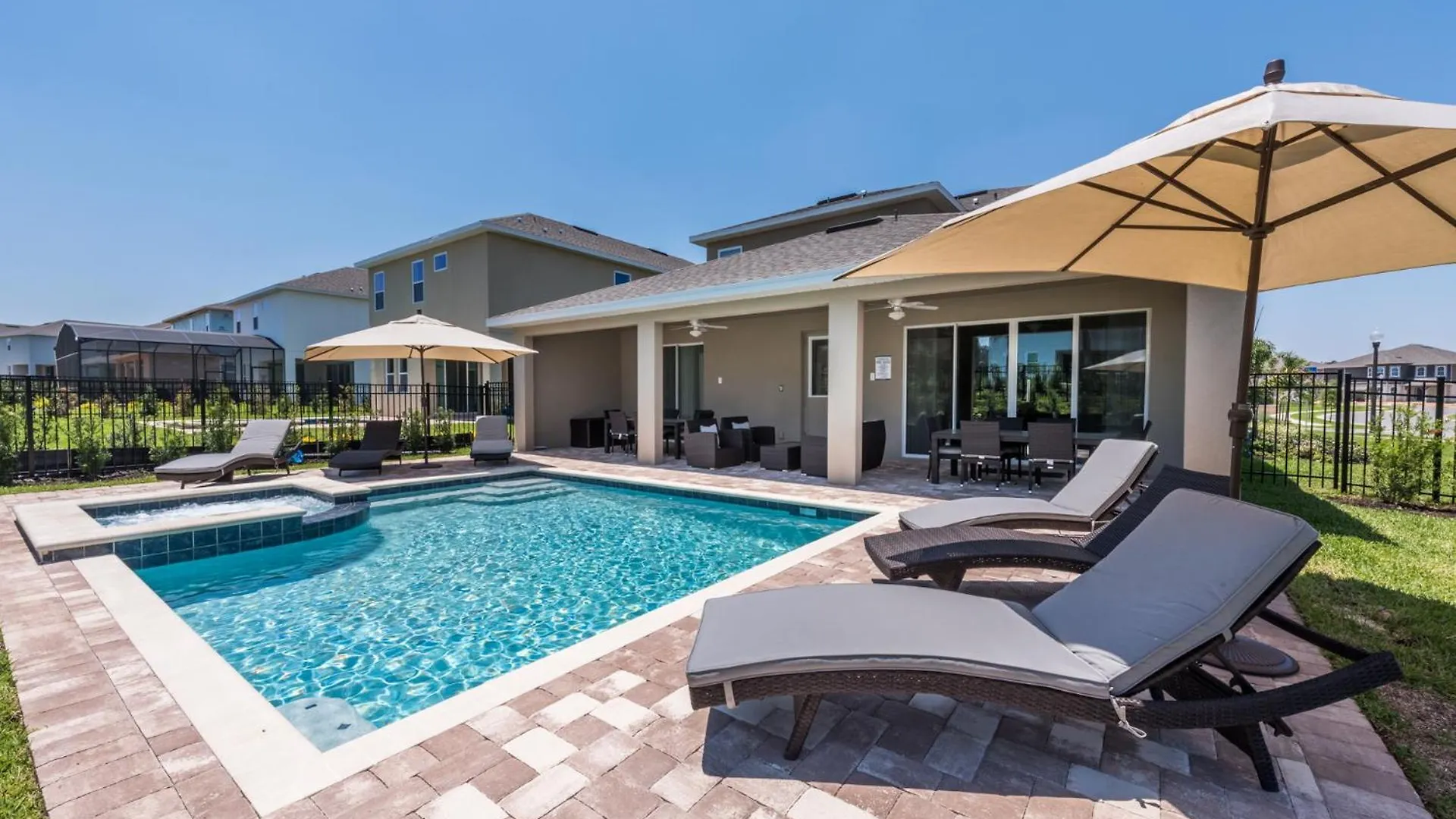 Semesterbostad Spacious By Rentyl Near With Private Pool & Amenities - 391f Orlando