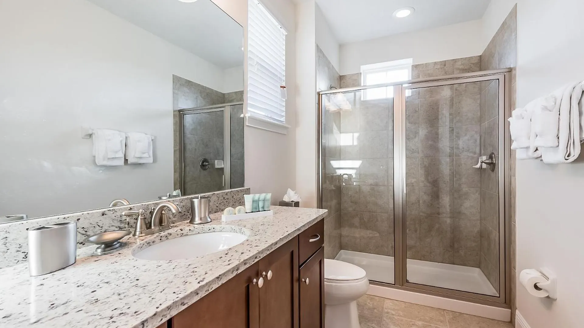 Spacious By Rentyl Near With Private Pool & Amenities - 391f Semesterbostad Orlando