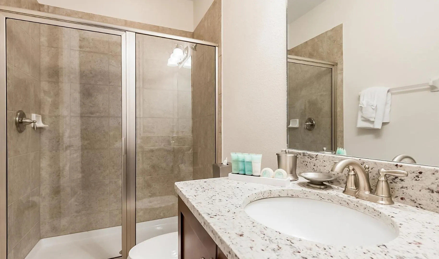 Spacious By Rentyl Near With Private Pool & Amenities - 391f Orlando