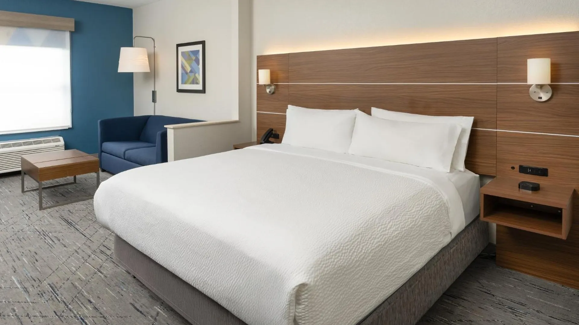 Holiday Express & International Airport By Ihg