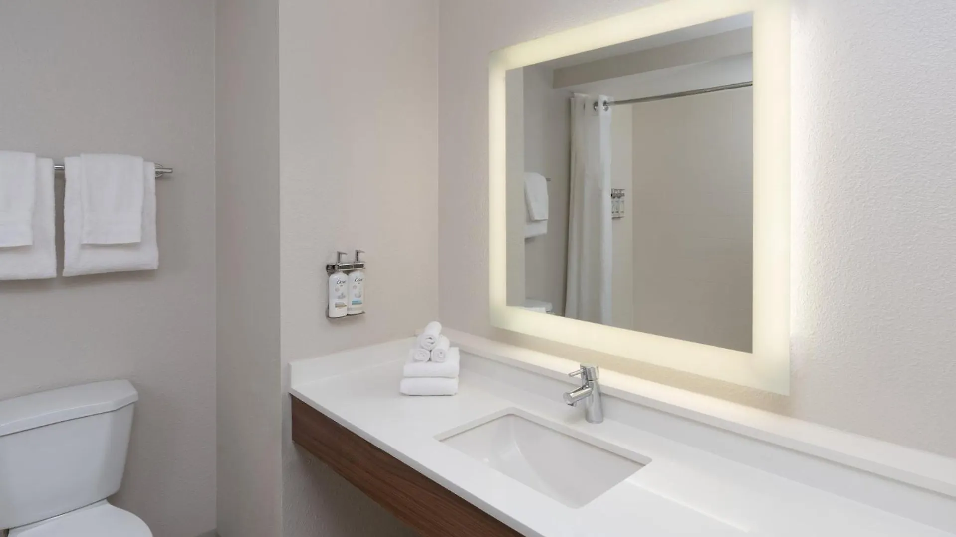 Hotell Holiday Express & International Airport By Ihg 2*