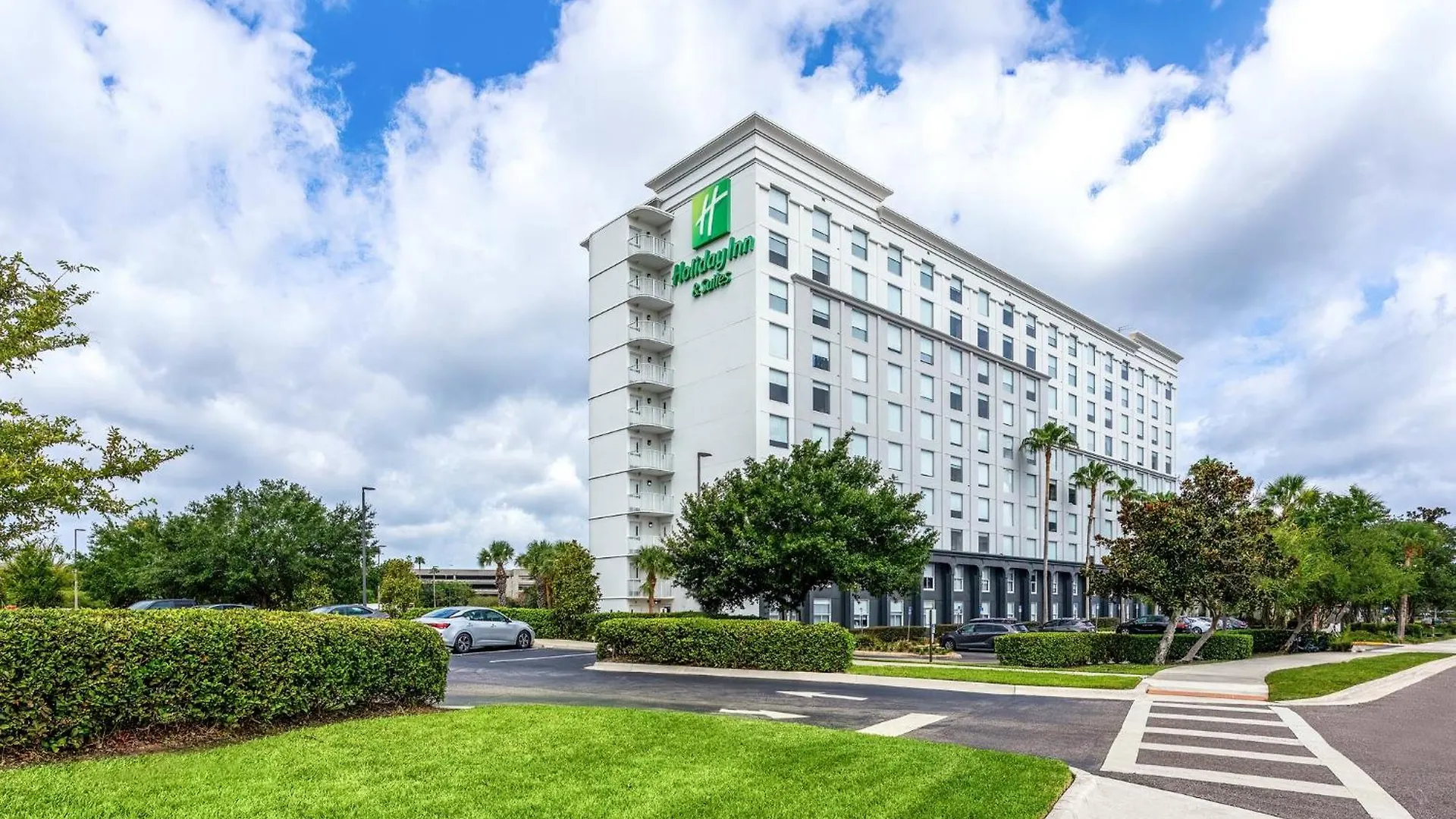& Across From Universal By Ihg