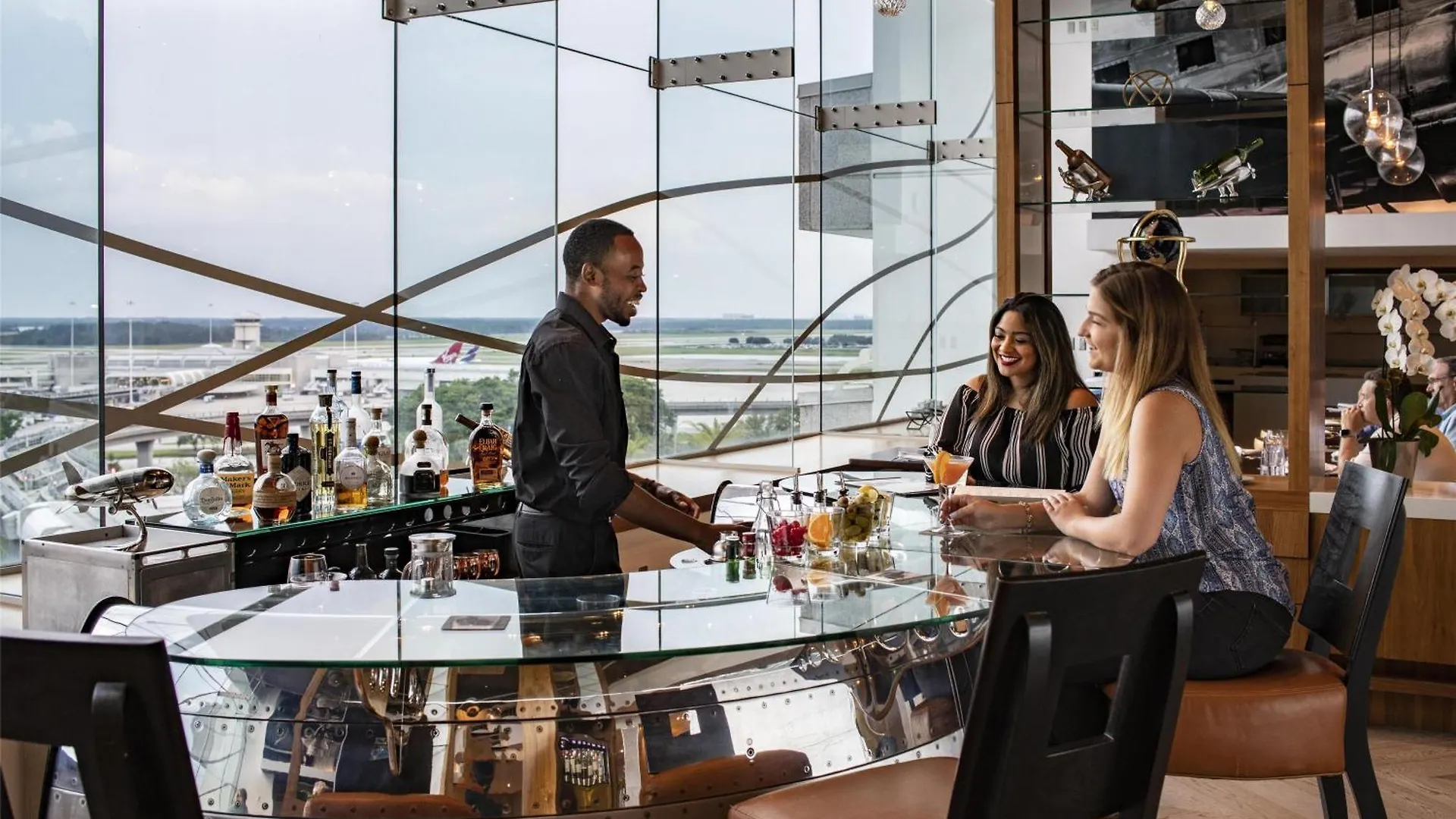 Hyatt Regency International Airport 4*