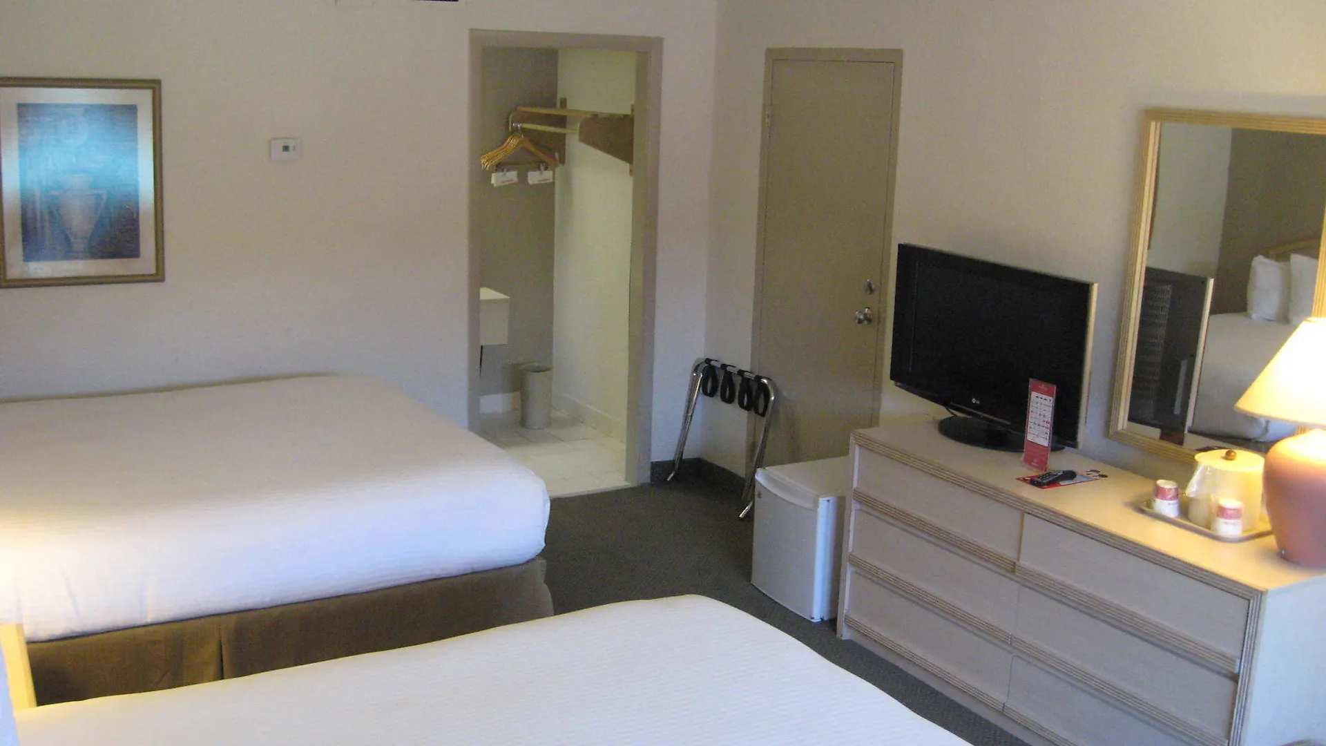 Ramada By Wyndham Kissimmee Gateway - Free Theme Park Shuttle