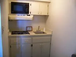호텔 Budget And Suites West 2*