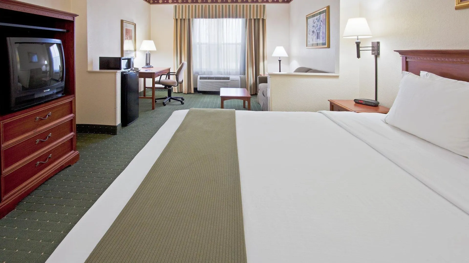 Hotell Holiday Express & International Airport By Ihg