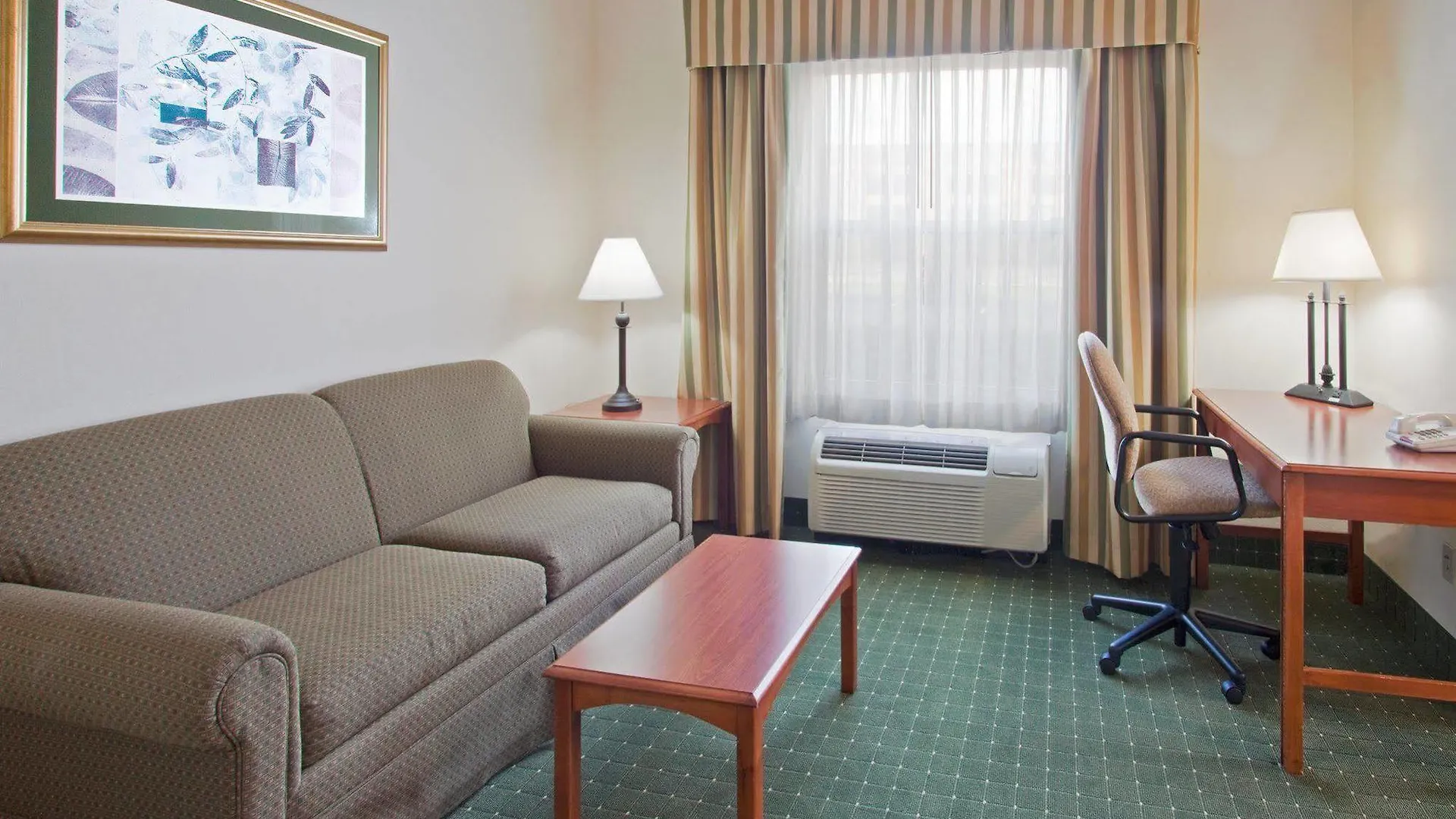 Holiday Express & International Airport By Ihg Hotell