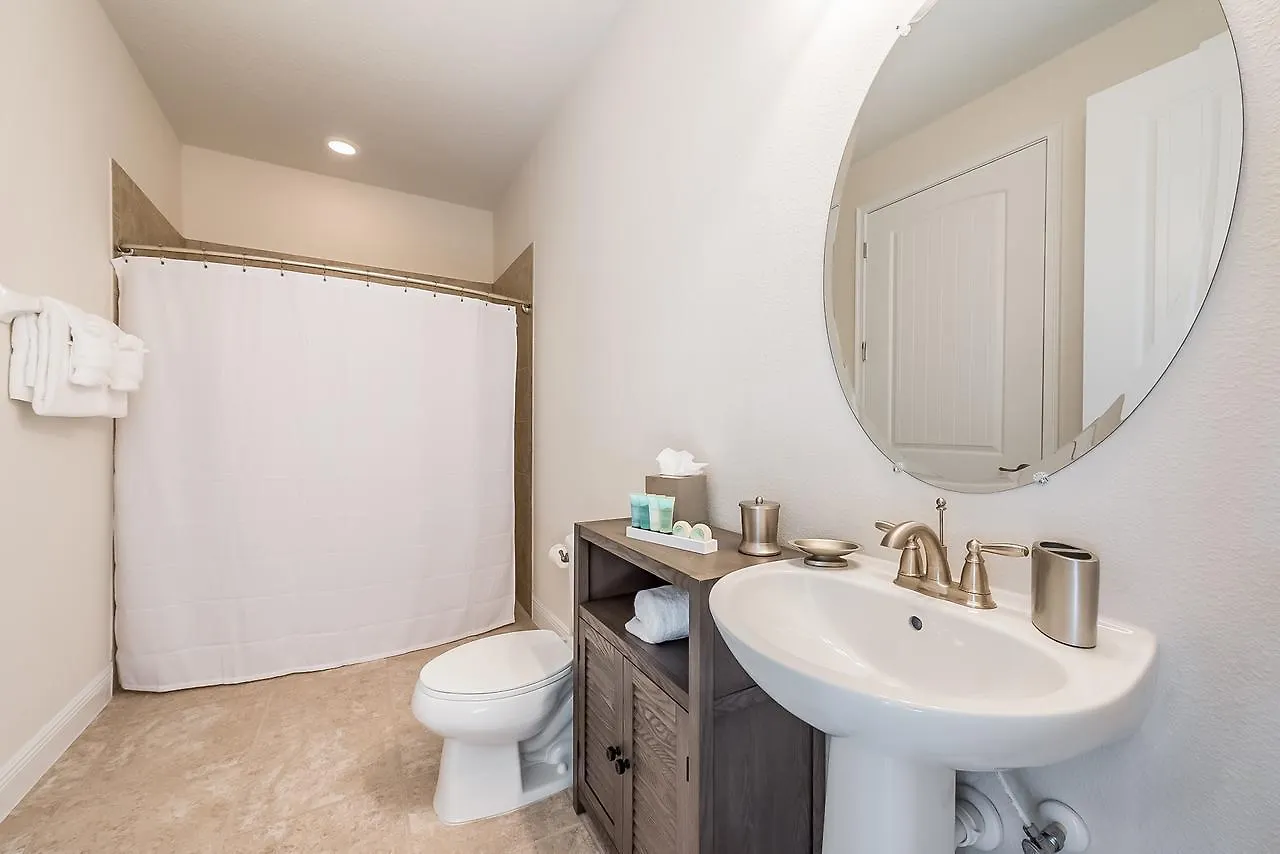 Semesterbostad Spacious By Rentyl Near With Private Pool & Amenities - 391f *