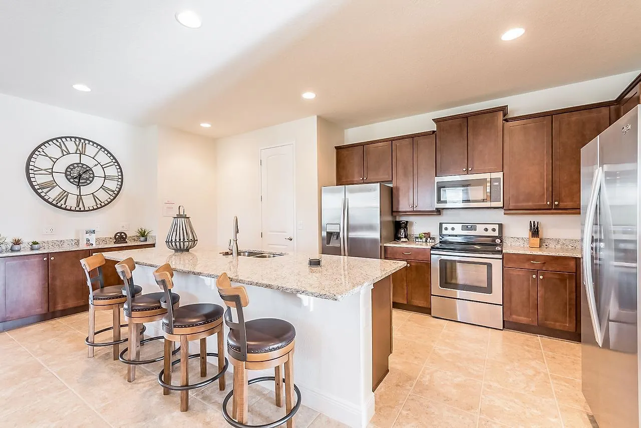 Spacious By Rentyl Near With Private Pool & Amenities - 391f Semesterbostad Orlando