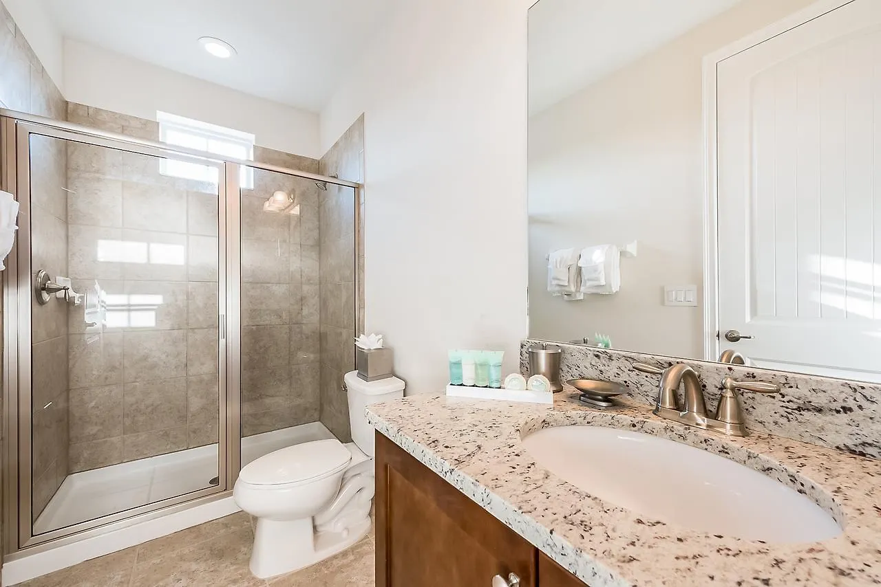 Spacious By Rentyl Near With Private Pool & Amenities - 391f Semesterbostad *