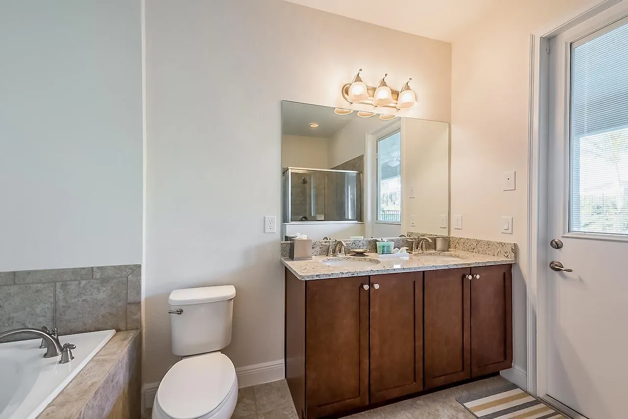 Spacious By Rentyl Near With Private Pool & Amenities - 391f Semesterbostad *