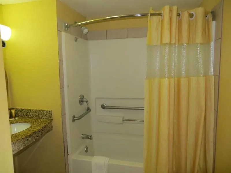Howard Johnson By Wyndham Orlando-international Drive 2*