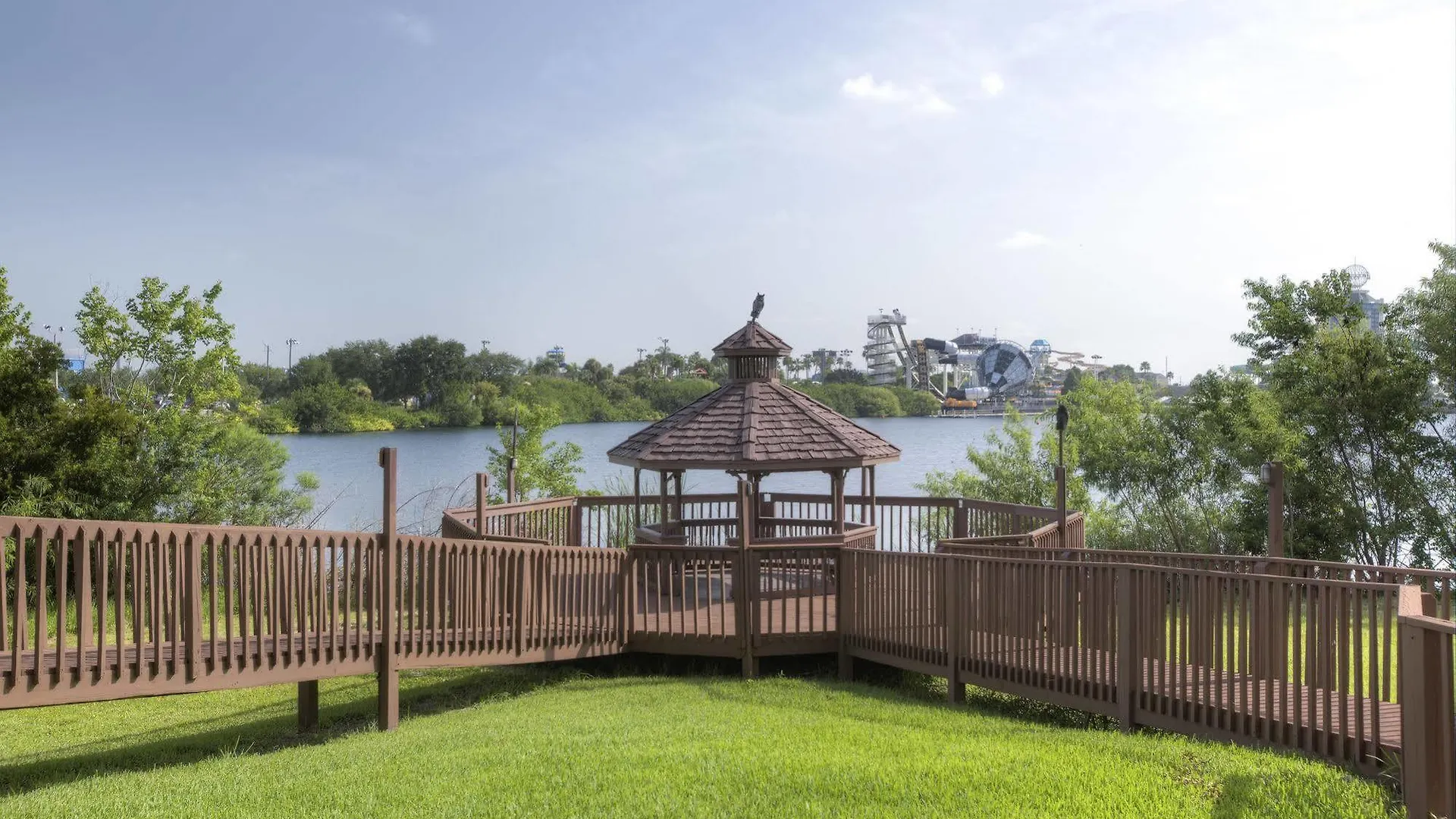 Hotel Enclave Suites, A Staysky & Near Universal