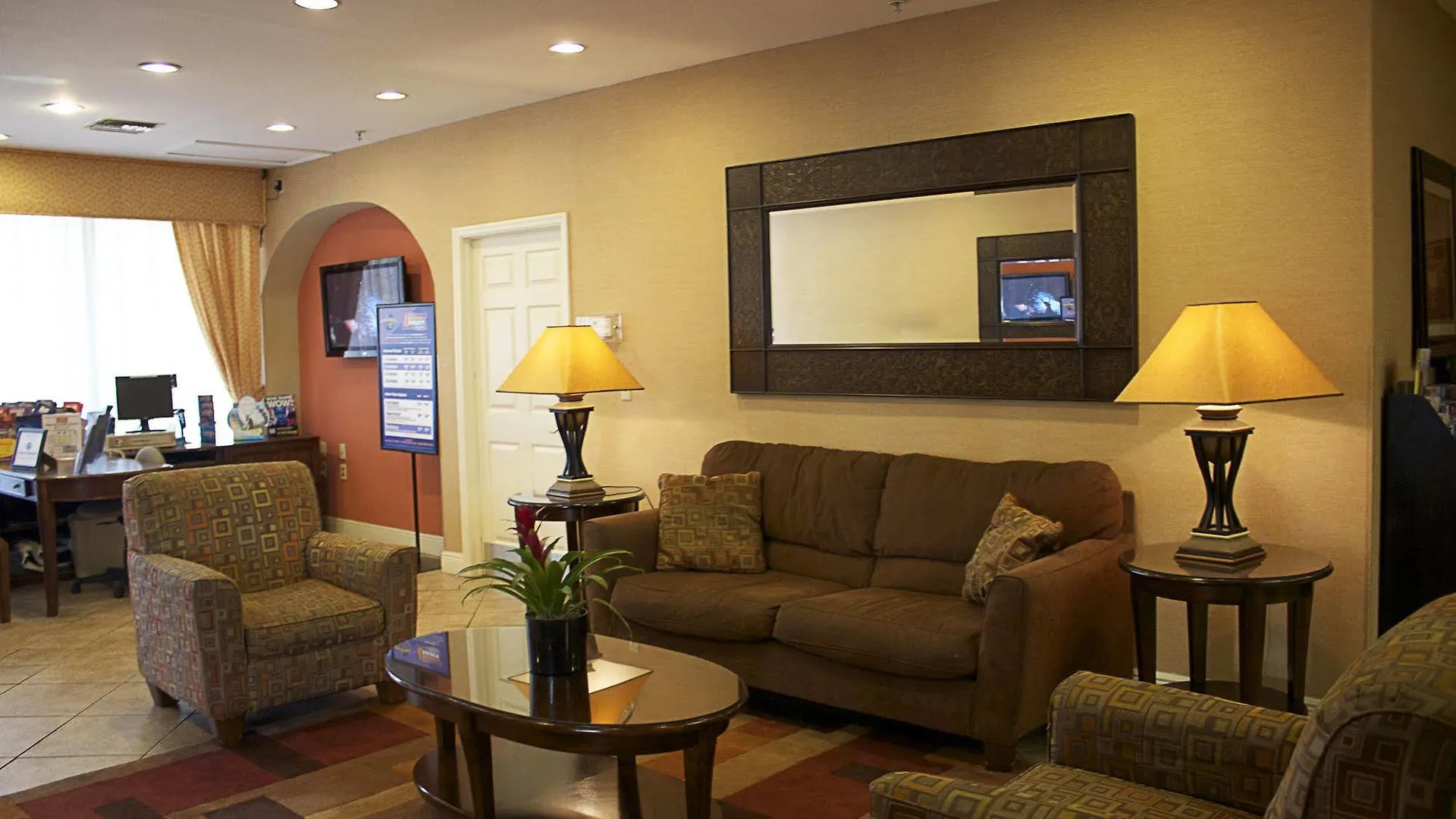 Enclave Suites, A Staysky & Near Universal 3*