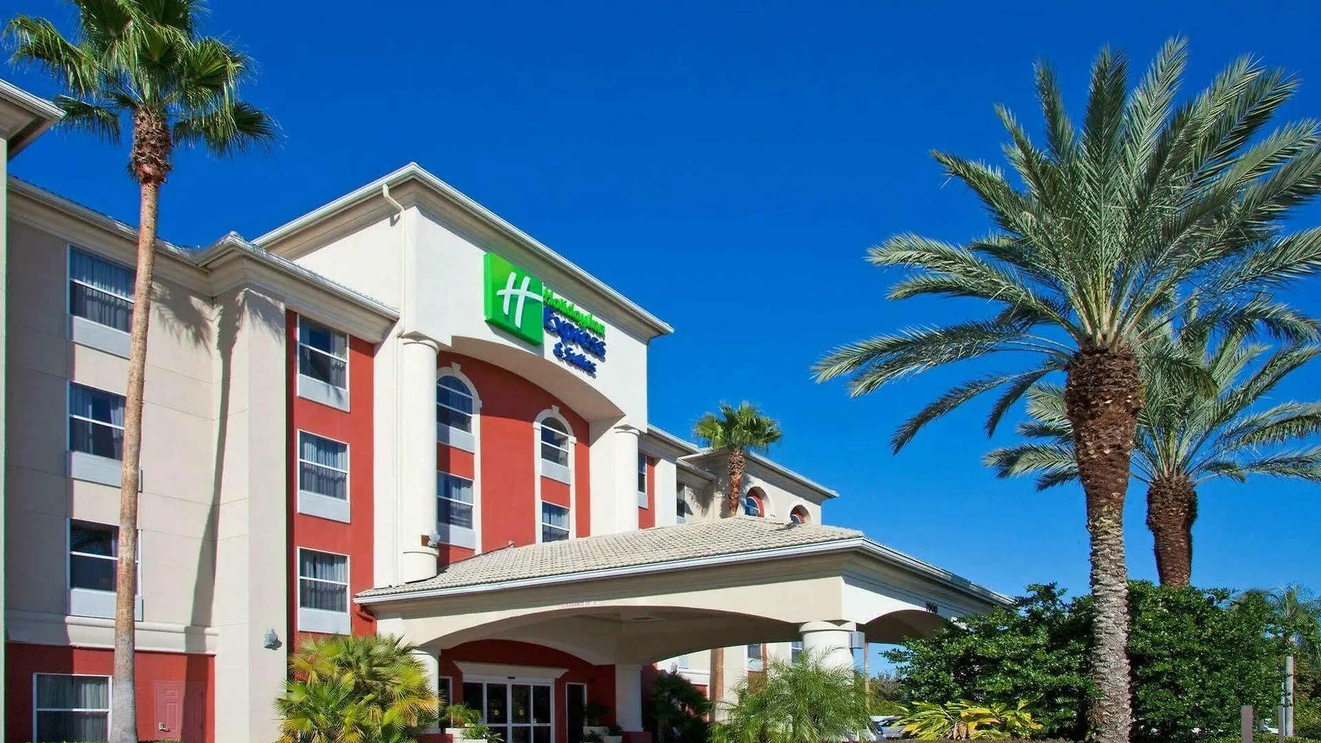 Holiday Express & International Airport By Ihg