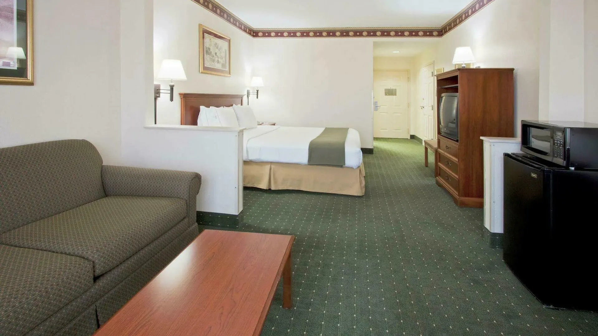 Holiday Express & International Airport By Ihg Hotell